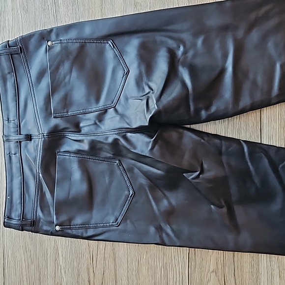 Zara Black Vegan Leather Slight Flare Cropped Pants 4 NWOT - Picture 8 of 8